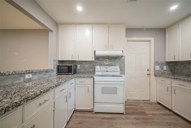 Photo - 1727 Jones St