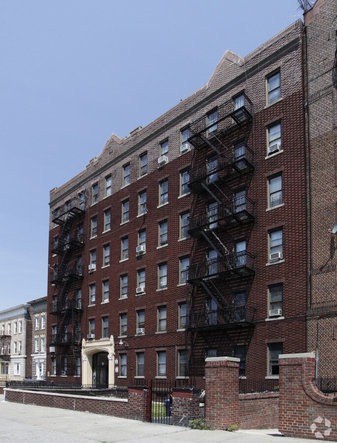 179 LINDEN BLVD - 179 LINDEN BLVD Apartments