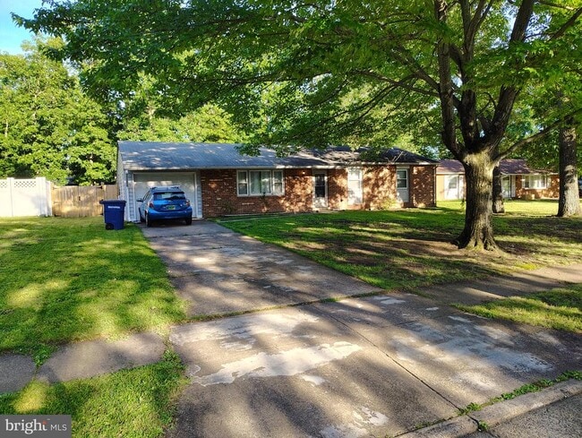 Photo - 936 Longfellow Ct