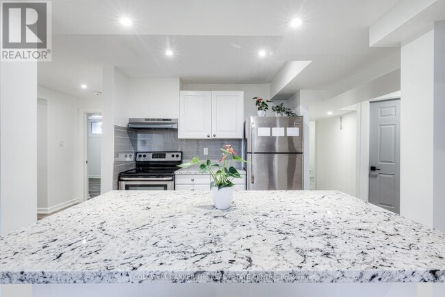 Photo - 562 Winette Rd