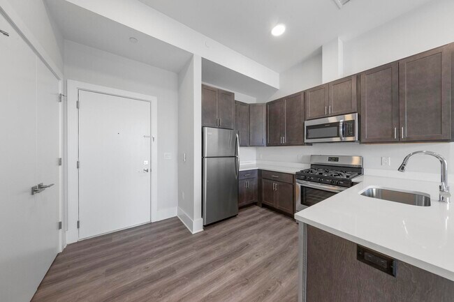 Photo - 660 Grand St