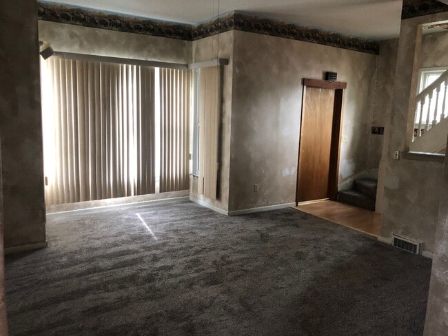 Photo - 4 Bedrooms/2 Bath Home with attached Garage