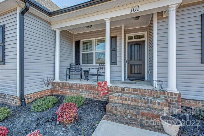 Photo - 101 W Park Dr