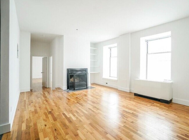 Building Photo - 90 Horatio St Rental