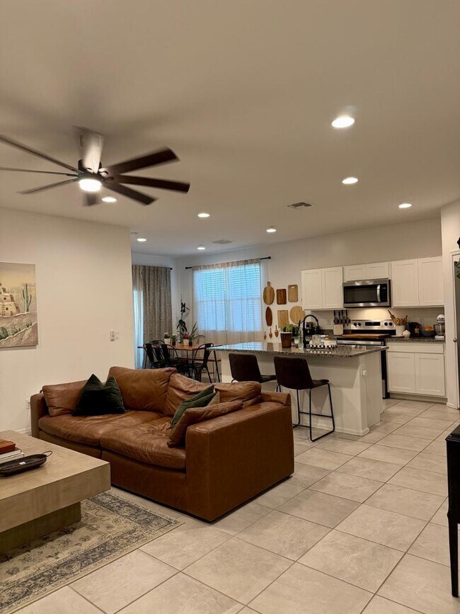 Photo - 3588 Sequoia St