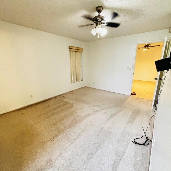Photo - 386 Bennington Ln