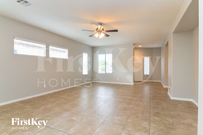 Photo - 3957 Vulcan St