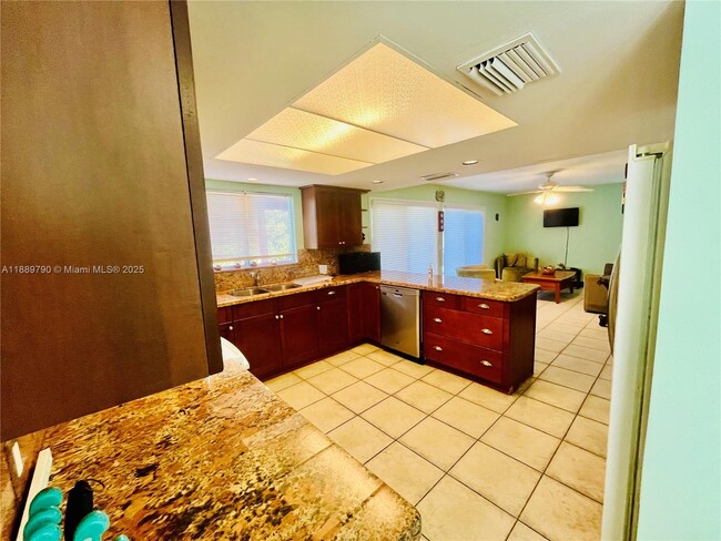 Photo - 202 W Canal Dr