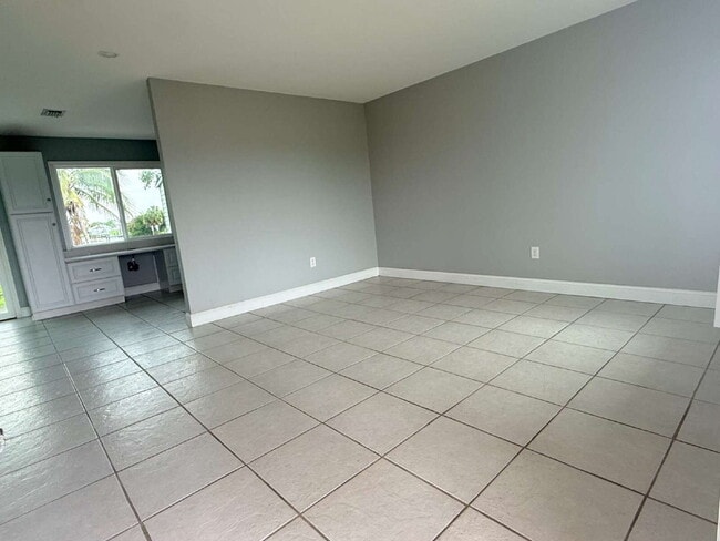 Photo - "Charming 2-Bedroom Oasis in South Gulf Cove with Modern Comforts!"