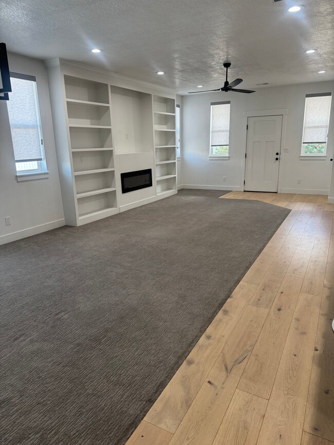 1936 River View Dr