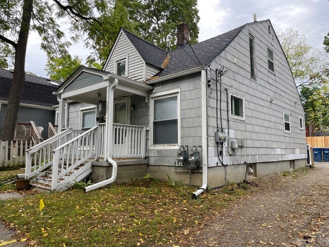 Building Photo - 207 S 7th St Unit 2
