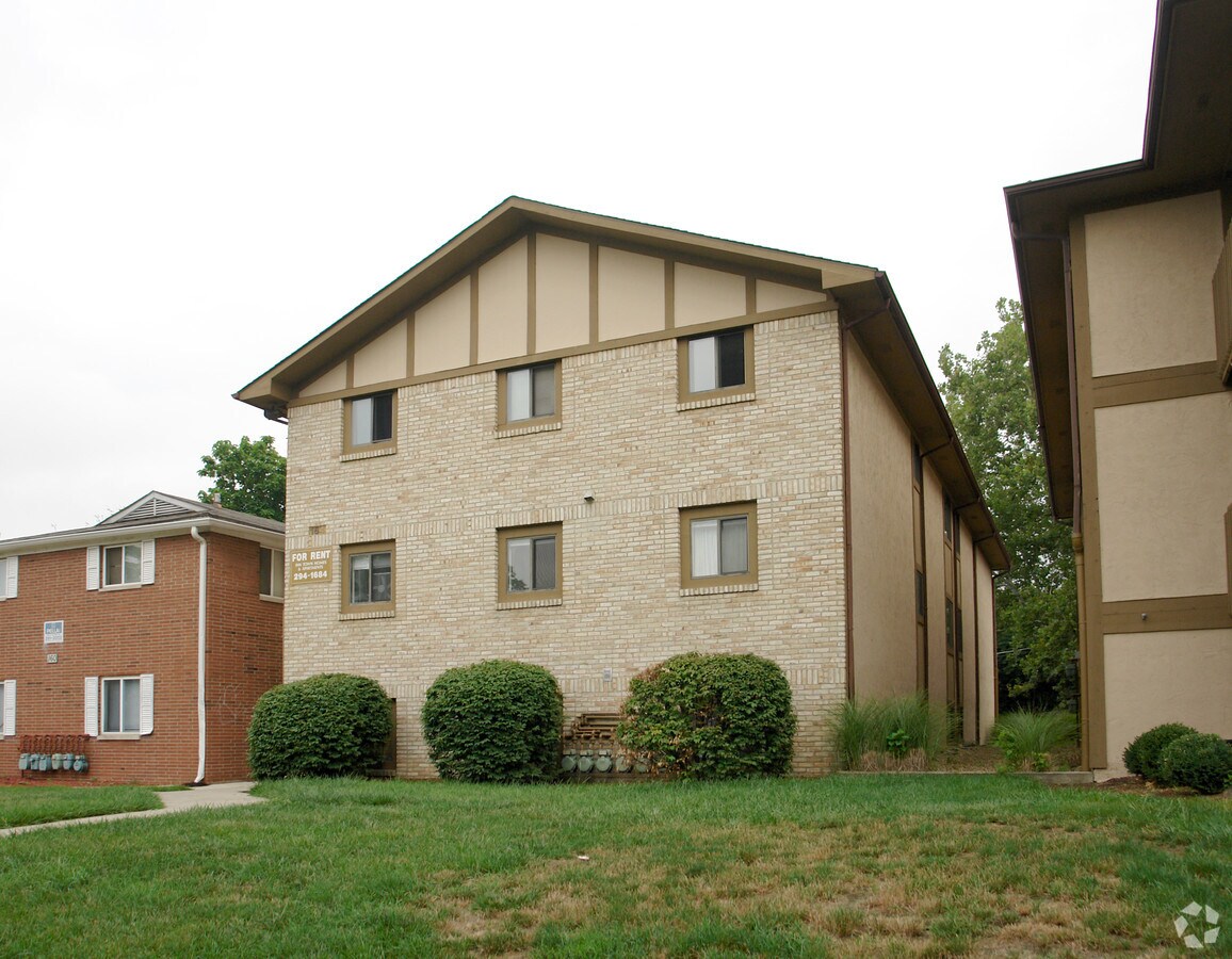 Photo - 164 E Norwich Ave Apartments