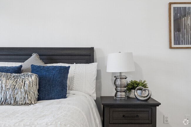 2BR, 2BA - 1,180SF - 2nd Bedroom