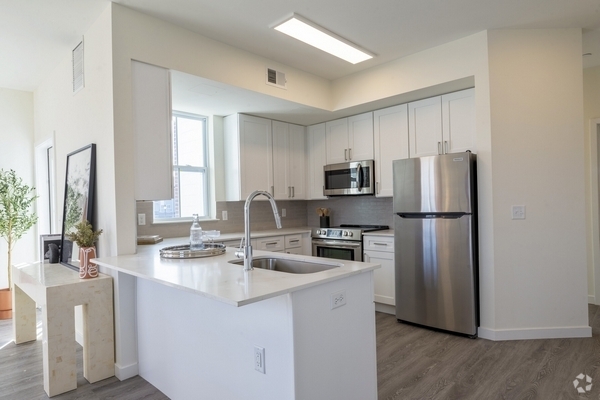 Kitchen - Summerhill Gardens Apartments