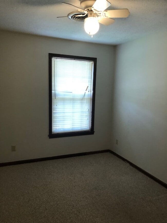 Photo - 118 Briarwood Cir