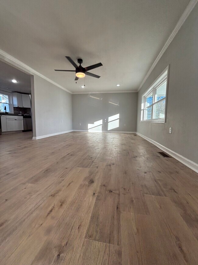 Photo - 204 W England Ave