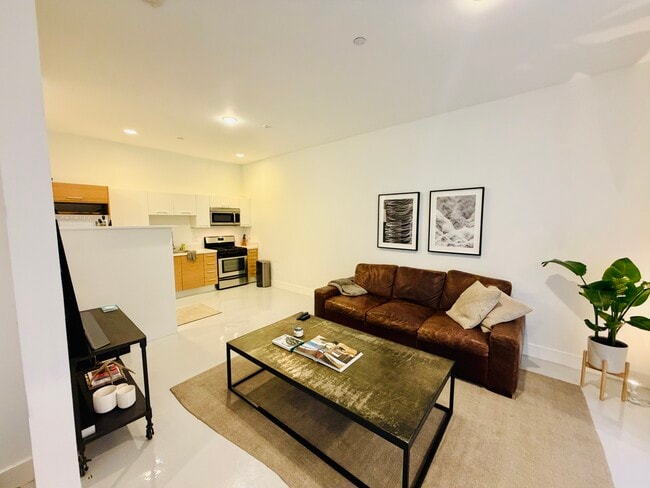 Photo - 2216 Main St Unidad 202