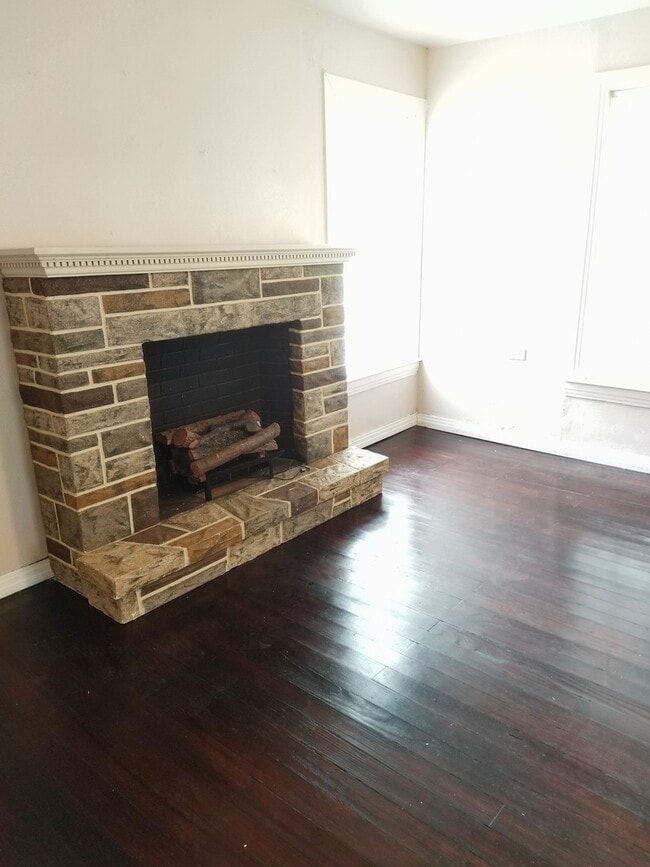 Photo - 3/2 Near Downtown Cleburne!