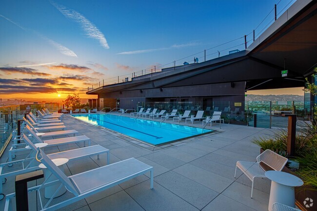 Building Photo - 6401 Wilshire Blvd Unit 906 Rental