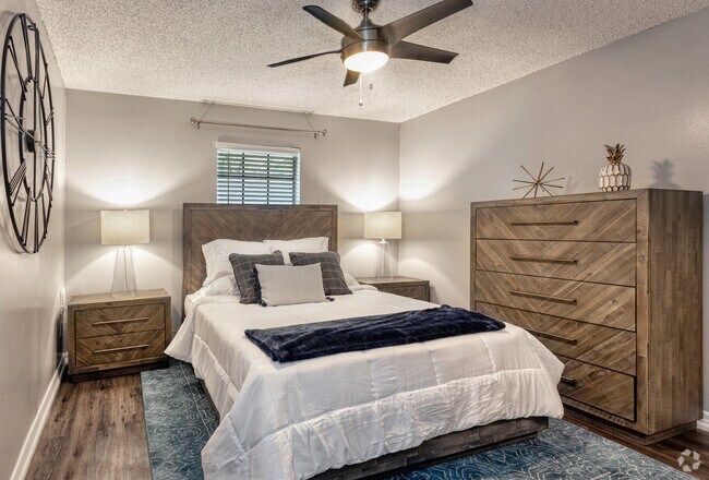 The Red Wood - 1BD/1BA - 675 SqFt - Bedroom