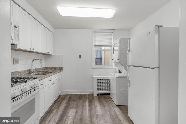 Building Photo - 2440 Carpenter St