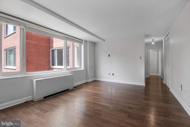Building Photo - 4000 Tunlaw Rd NW Unit 419