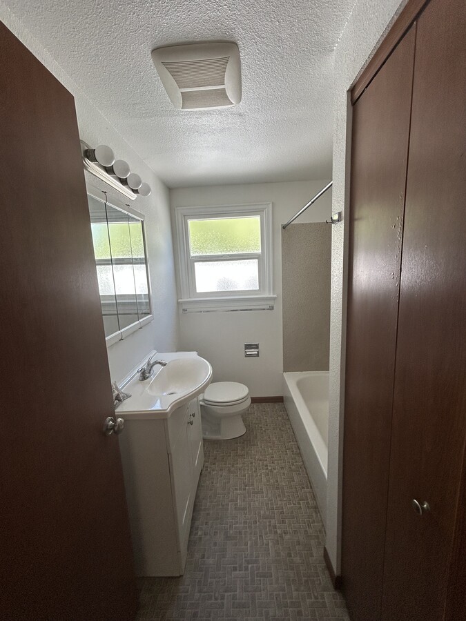 Photo - 9836 Whitman Ave SW