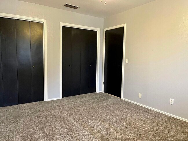 9 Lackland Cir