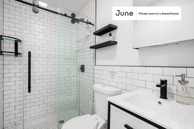 Building Photo - Room in Shared 4.0 bed/2 bath home