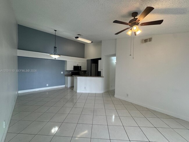 Photo - 9999 Summerbreeze Dr Unidad 218