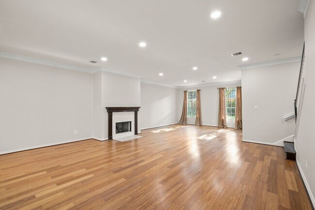 Photo - 4023 Breakwood Dr