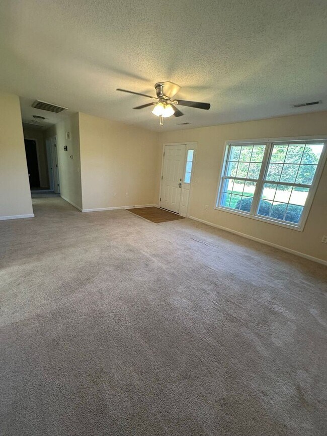 3285 N Kings Hwy