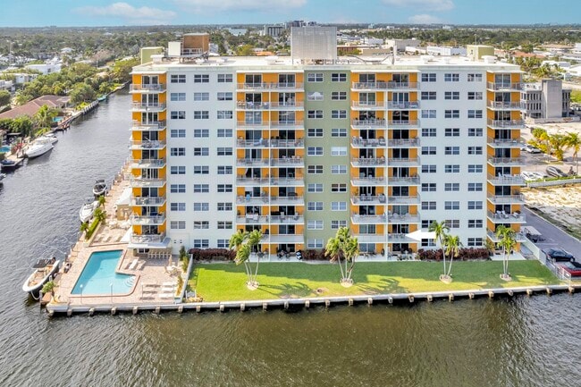 Building Photo - 2900 NE 30th St Unit L2