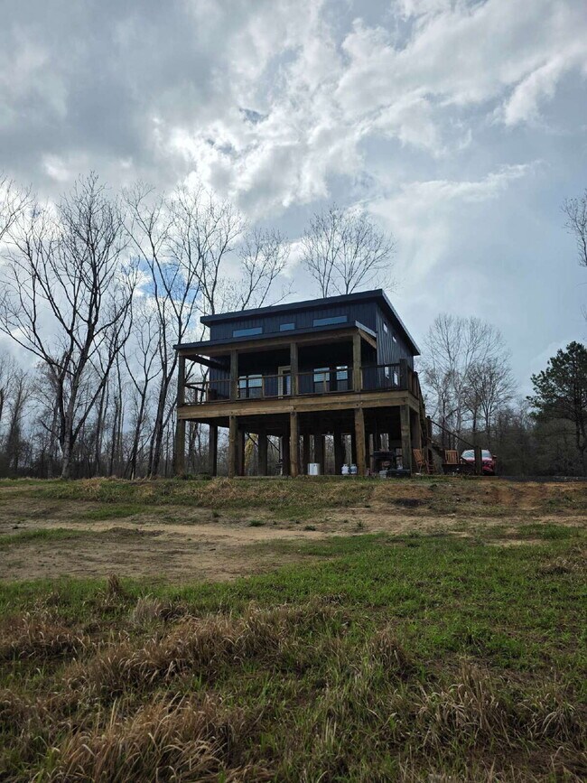 Beautiful peaceful 2/1 for rent! Fully furnished