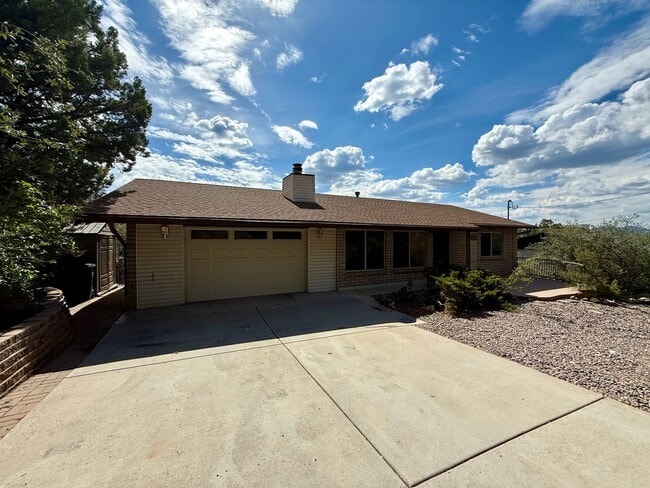 Building Photo - 4 bedroom home minutes from downtown Presc...