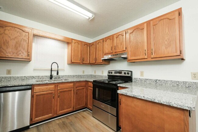 Photo - Beautiful 2 Bedroom, 1 Bath Townhome – Bra...