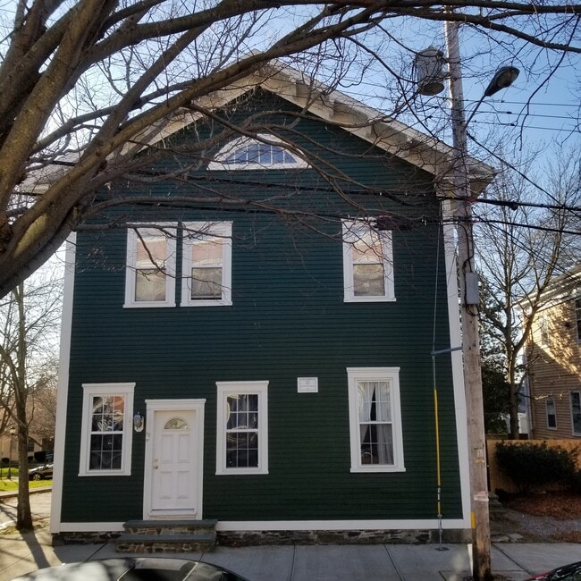 Building Photo - 32 Farewell St Unit 4