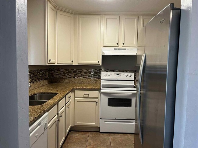 Photo - 2300 SW 43rd St Unit H3