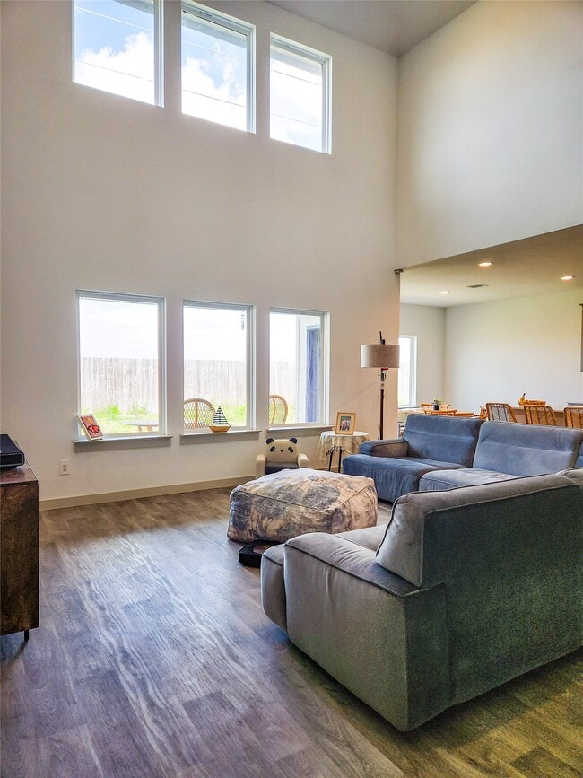 Photo - 7219 Sunbreeze Ln