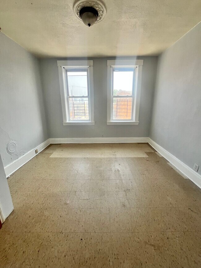 43 Grant Ave 3R - 40 Grant Ave Unit 3R