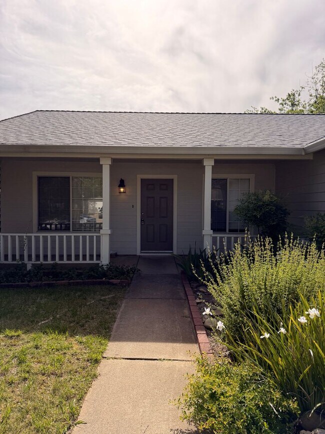 Photo - 3-bedroom, 2-bath home in great neighborhood!