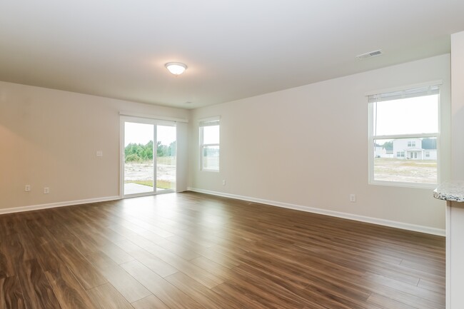 Photo - 550 Wilkins Rd
