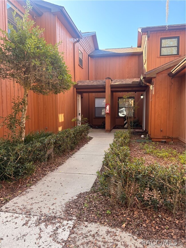 Building Photo - 2701 NE 10th St