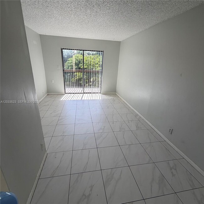 Photo - 4016 Lakeside Dr Unit 4016