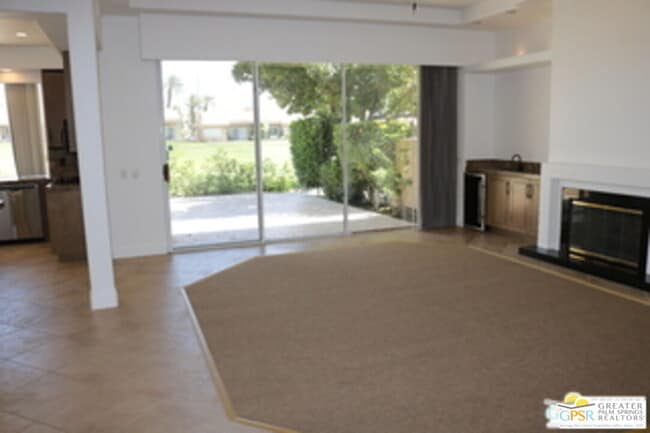 Photo - 68 Oak Tree Dr