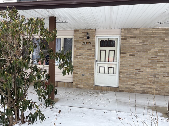 Building Photo - 2521 List St NW