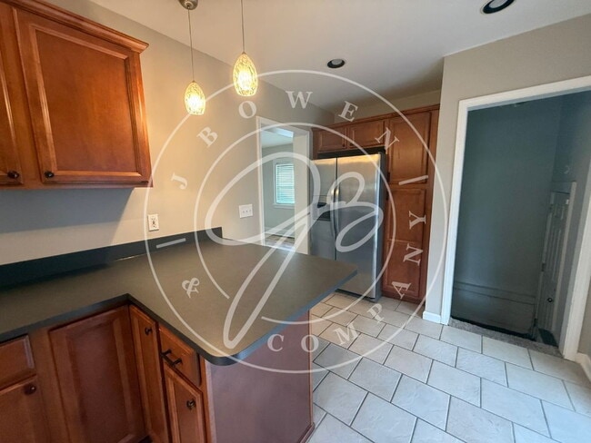 Photo - Charming 4 bedroom 2 bathroom close to the University of Toledo.