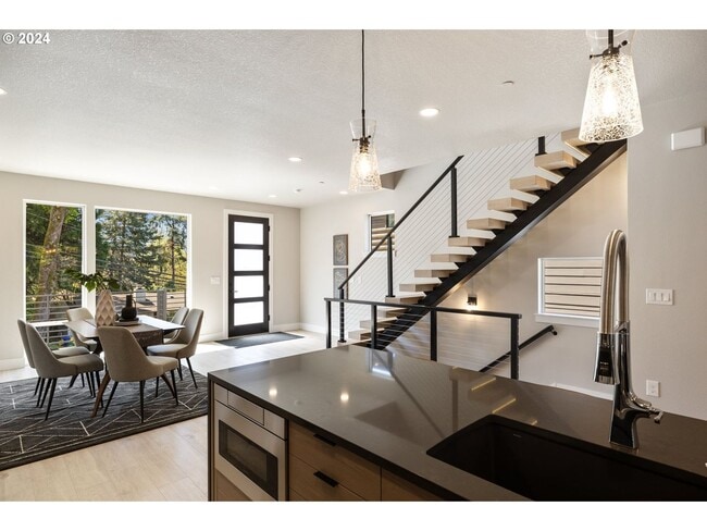 Photo - 617 SW Lobelia St Unidad A