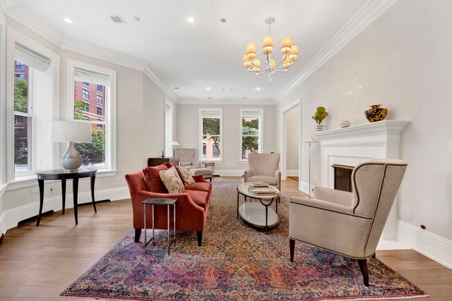 Photo - 103 W Chestnut St