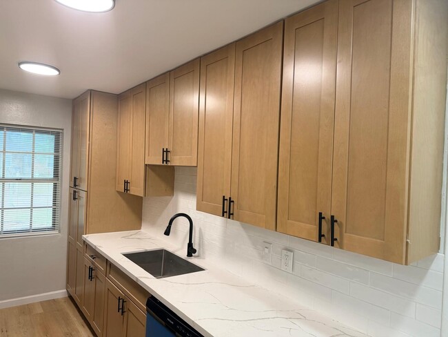 Photo - 620 Circle Way